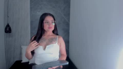 vanessamirren online show from 10.05.25