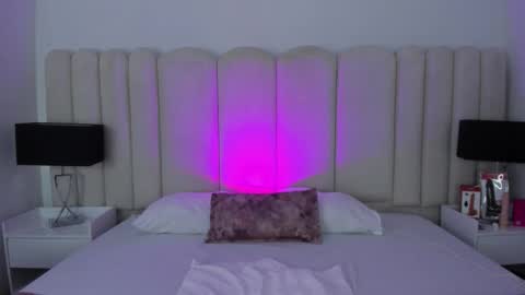 Snapshot of vanessaparis_ chatting on 11.24.25 Vanessa Sexy Paris online show from 11.24.25