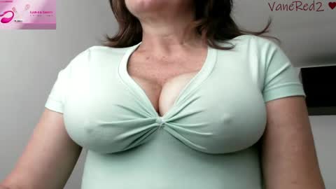 Snapshot of vanessared2 chatting on 06.30.26 Vanesared2 online show from 06.30.26