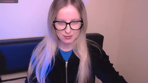 Snapshot of vanillaex_ chatting on 10.23.25 Mia online show from 10.23.25