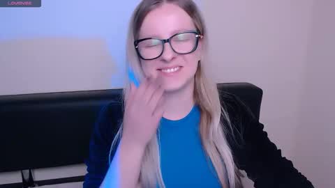 Snapshot of vanillaex_ chatting on 10.28.25 Mia online show from 10.28.25