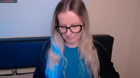 Snapshot of vanillaex_ chatting on 10.30.25 Mia online show from 10.30.25