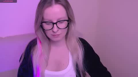 Snapshot of vanillaex_ chatting on 11.10.25 Mia online show from 11.10.25