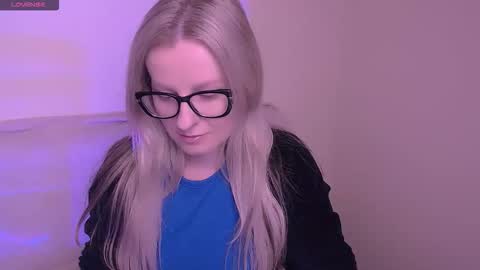 Snapshot of vanillaex_ chatting on 11.19.25 Mia online show from 11.19.25