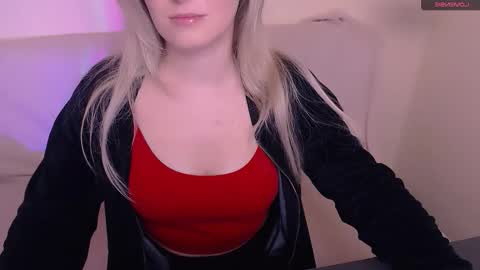 Snapshot of vanillaex_ chatting on 11.27.25 Mia online show from 11.27.25