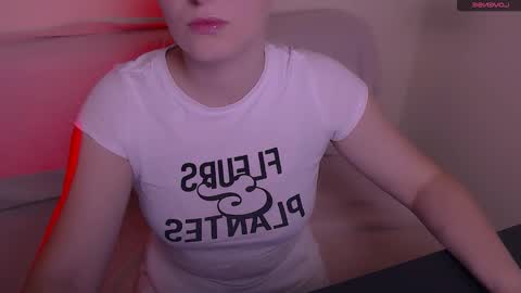 Snapshot of vanillaex_ chatting on 12.02.25 Mia online show from 12.02.25