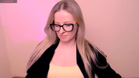 Mia online show from 03.27.26