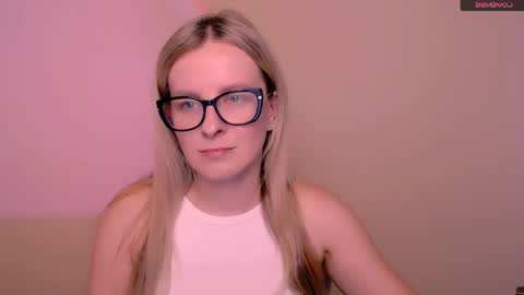 Snapshot of vanillaex_ chatting on 05.25.26 Mia online show from 05.25.26