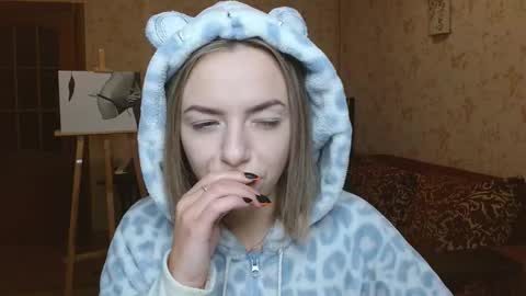 Snapshot of vanillamuffin chatting on 10.23.25 VanillaMuffin online show from 10.23.25