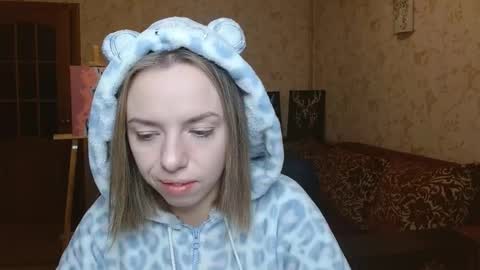 Snapshot of vanillamuffin chatting on 10.28.25 VanillaMuffin online show from 10.28.25