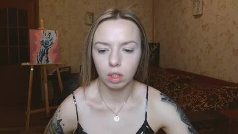 Snapshot of vanillamuffin chatting on 11.09.25 VanillaMuffin online show from 11.09.25