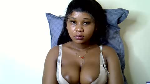 Snapshot of vanillavenus chatting on 09.25.25 vanillavenus online show from 09.25.25