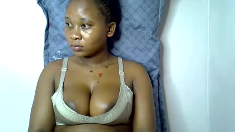 Snapshot of vanillavenus chatting on 10.19.25 vanillavenus online show from 10.19.25