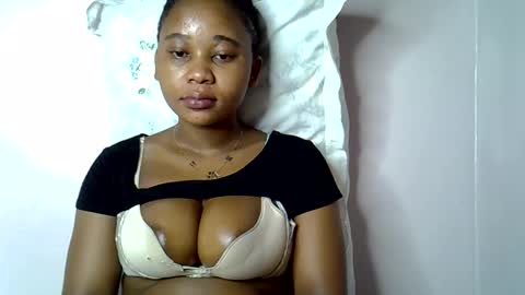 Snapshot of vanillavenus chatting on 10.24.25 vanillavenus online show from 10.24.25