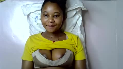 Snapshot of vanillavenus chatting on 10.26.25 vanillavenus online show from 10.26.25