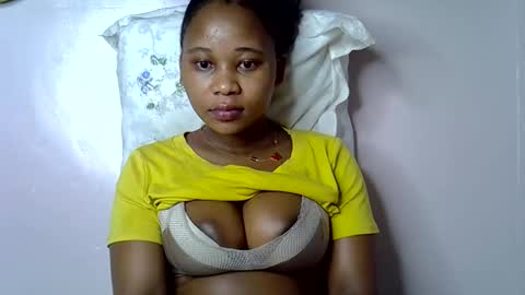 Snapshot of vanillavenus chatting on 10.28.25 vanillavenus online show from 10.28.25