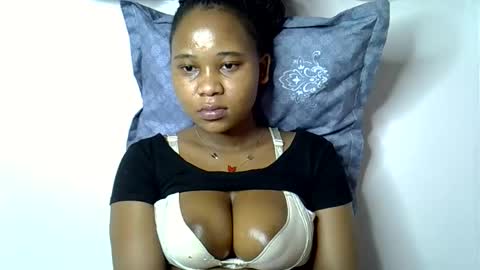 Snapshot of vanillavenus chatting on 10.31.25 vanillavenus online show from 10.31.25