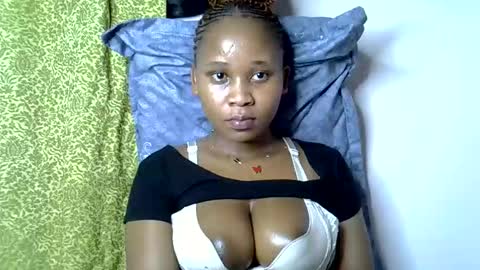 Snapshot of vanillavenus chatting on 11.01.25 vanillavenus online show from 11.01.25