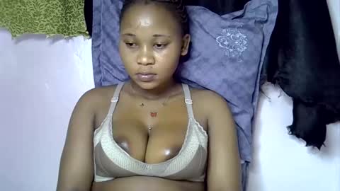 Snapshot of vanillavenus chatting on 11.17.25 vanillavenus online show from 11.17.25