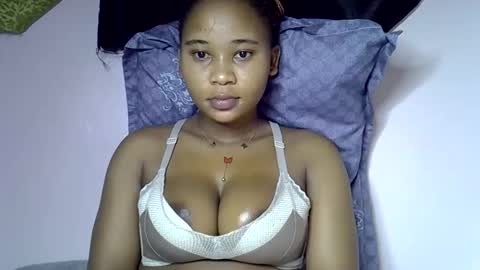 Snapshot of vanillavenus chatting on 11.20.25 vanillavenus online show from 11.20.25