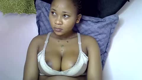 Snapshot of vanillavenus chatting on 11.22.25 vanillavenus online show from 11.22.25