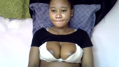 Snapshot of vanillavenus chatting on 11.26.25 vanillavenus online show from 11.26.25