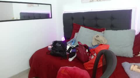 Snapshot of vannesweet_ chatting on 04.18.26 vane online show from 04.18.26