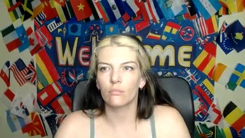 Snapshot of vanrey_ chatting on 06.22.26 Vanessa online show from 06.22.26