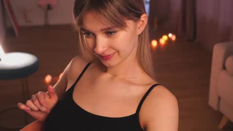 Snapshot of variety_moments chatting on 12.14.24 Heeeeey Im Hanna the art of tease online show from 12.14.24