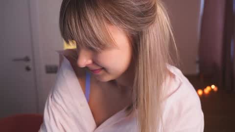 Snapshot of variety_moments chatting on 12.15.24 Heeeeey Im Hanna the art of tease online show from 12.15.24