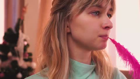 Snapshot of variety_moments chatting on 12.26.24 Heeeeey Im Hanna the art of tease online show from 12.26.24