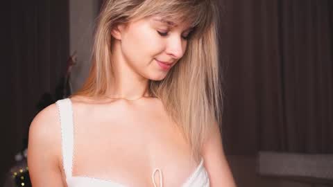 Snapshot of variety_moments chatting on 12.28.24 Heeeeey Im Hanna the art of tease online show from 12.28.24