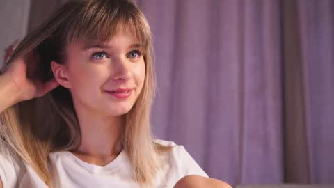 Snapshot of variety_moments chatting on 01.20.25 Heeeeey Im Hanna the art of tease online show from 01.20.25