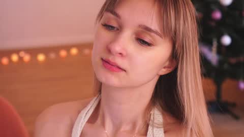 Snapshot of variety_moments chatting on 01.23.25 Heeeeey Im Hanna the art of tease online show from 01.23.25