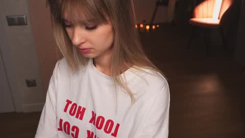 Snapshot of variety_moments chatting on 01.27.25 Heeeeey Im Hanna the art of tease online show from 01.27.25