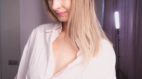 Snapshot of variety_moments chatting on 02.09.25 Heeeeey Im Hanna the art of tease online show from 02.09.25