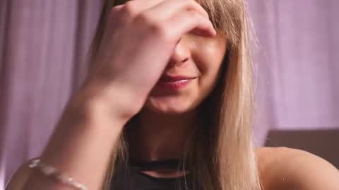 Snapshot of variety_moments chatting on 02.22.25 Heeeeey Im Hanna the art of tease online show from 02.22.25