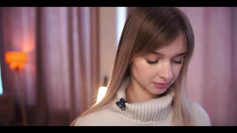 Snapshot of variety_moments chatting on 10.17.25 Heeeeey Im Hanna the art of tease online show from 10.17.25