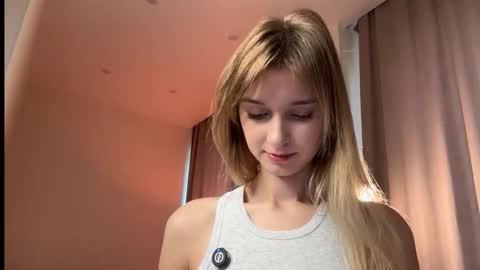 Snapshot of variety_moments chatting on 11.02.25 Heeeeey Im Hanna the art of tease online show from 11.02.25