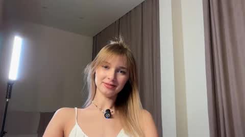 Snapshot of variety_moments chatting on 11.21.25 Heeeeey Im Hanna the art of tease online show from 11.21.25