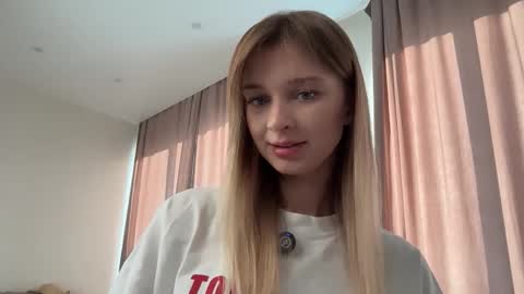 Snapshot of variety_moments chatting on 12.01.25 Heeeeey Im Hanna the art of tease online show from 12.01.25