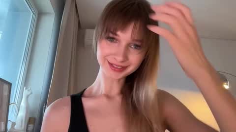 Snapshot of variety_moments chatting on 12.05.25 Heeeeey Im Hanna the art of tease online show from 12.05.25