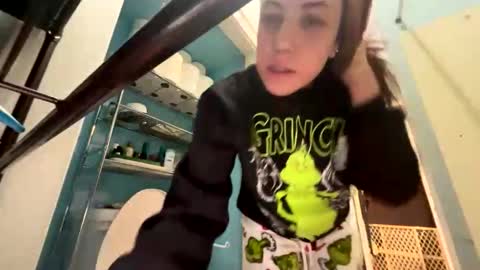 Snapshot of vaua089 chatting on 12.03.25 vaua089 online show from 12.03.25