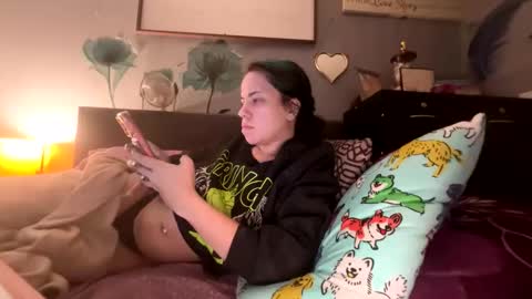 Snapshot of vaua089 chatting on 12.17.25 vaua089 online show from 12.17.25