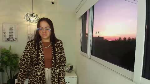 Victoria online show from 09.11.25