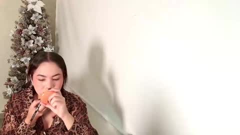 Victoria online show from 12.04.25