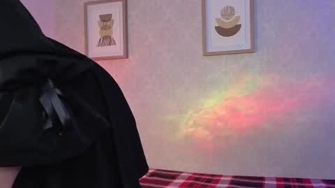 Vee Simons online show from 10.24.25