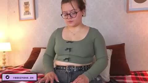 Vee Simons online show from 03.25.26