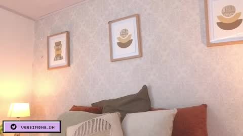 Vee Simons online show from 04.06.26