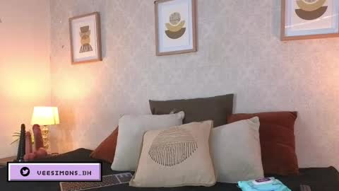 Vee Simons online show from 05.11.26